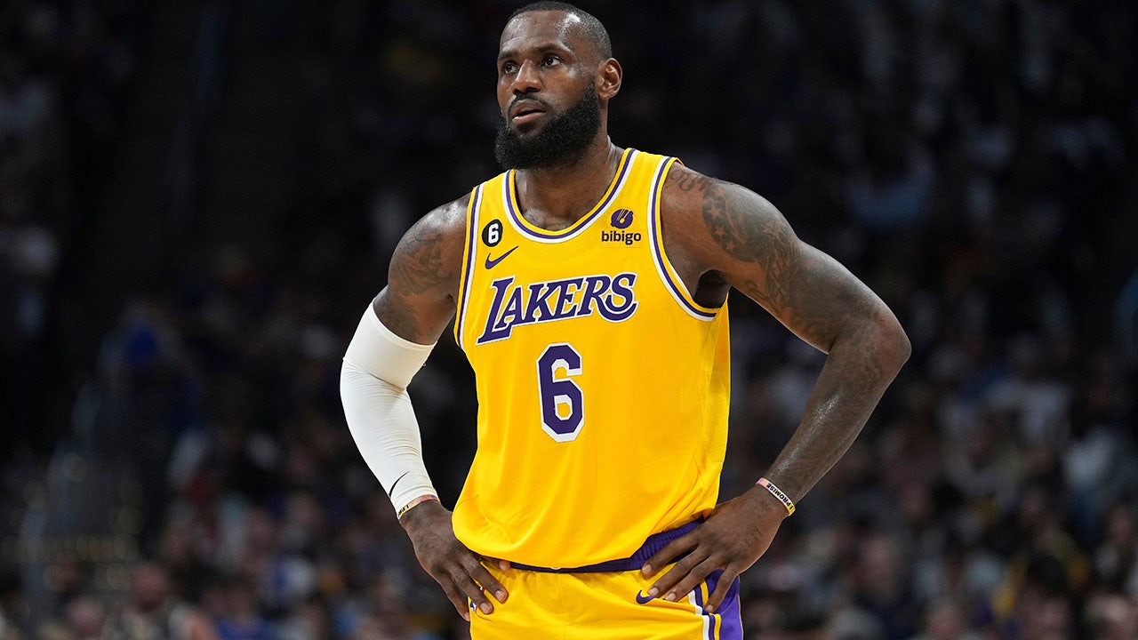 BREAKING: LeBron James' Status For Warriors-Lakers Game - Fastbreak on  FanNation