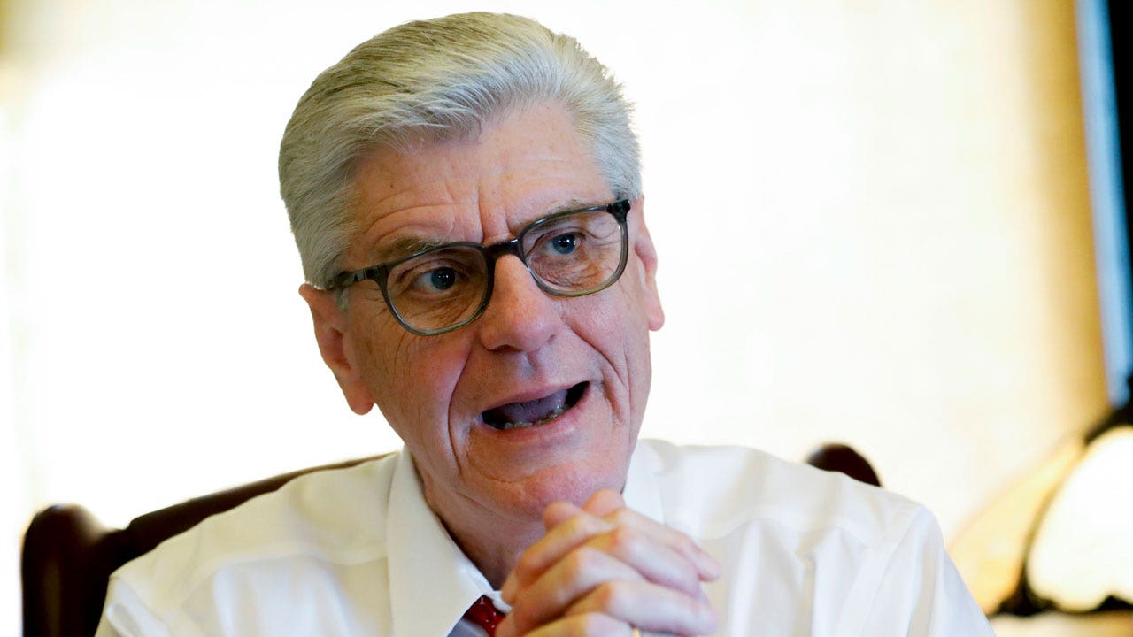 Local Mississippi news outlet asks court to throw out defamation suit involving former Gov. Phil Bryant
