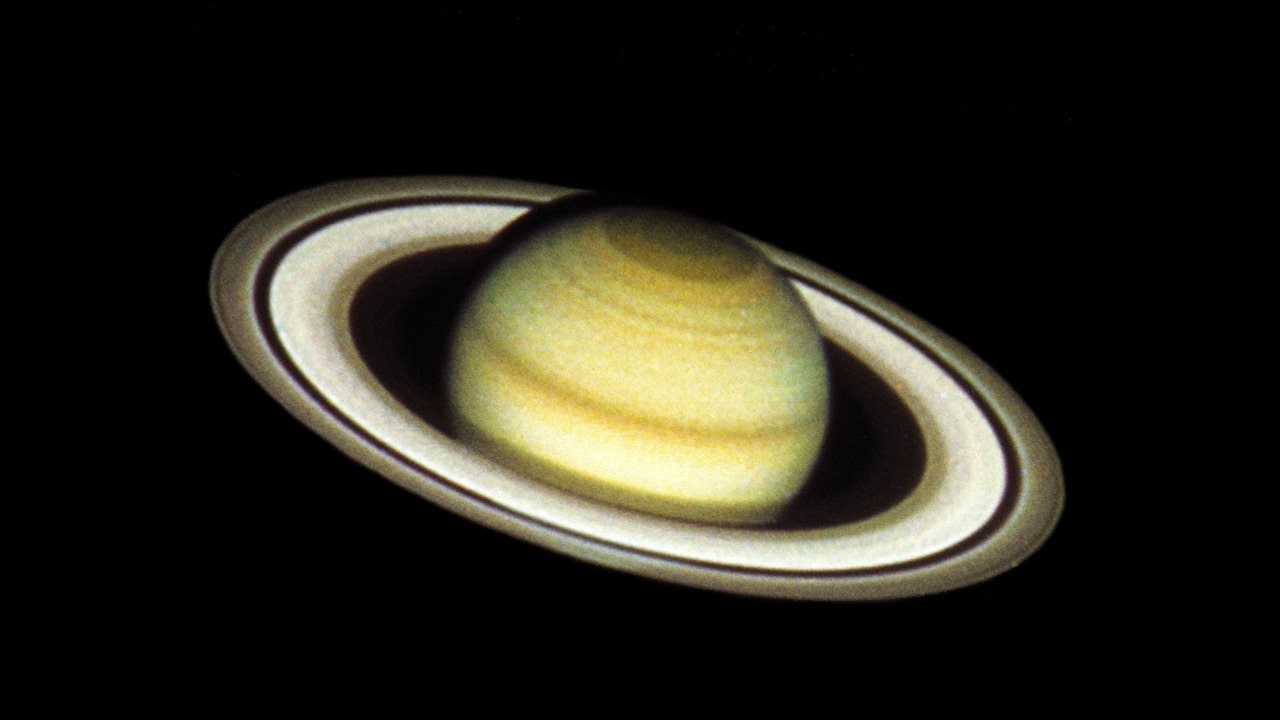 Wissenschaftler sagen, dass die Ringe des Saturn als eisiger Regen auf den Planeten fallen