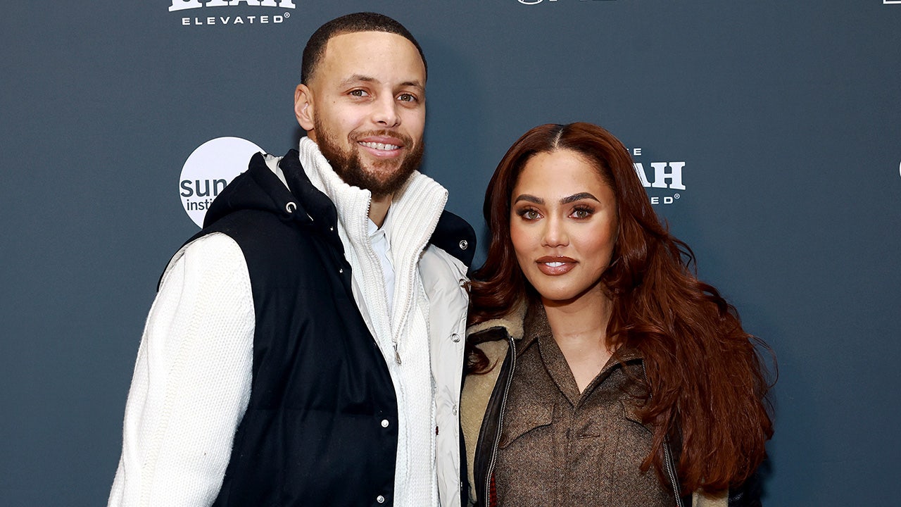 You are currently viewing Stephen Curry, wife Ayesha, welcome fourth child: ‘Our sweet baby boy’