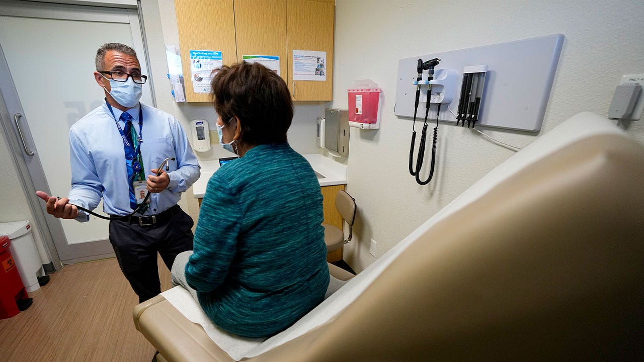 As US heat waves worsen and intensify, older people become increasingly at risk of dying