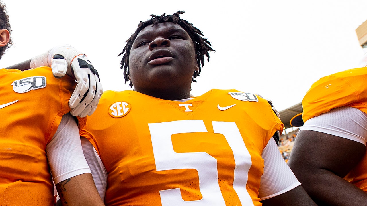 Tennessee football player sings national anthem ahead of Vols’ baseball game