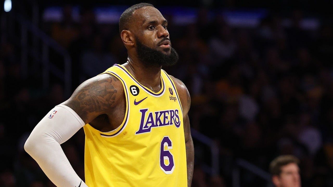LeBron James playing in postseason with torn tendon in leg that may require surgery: report