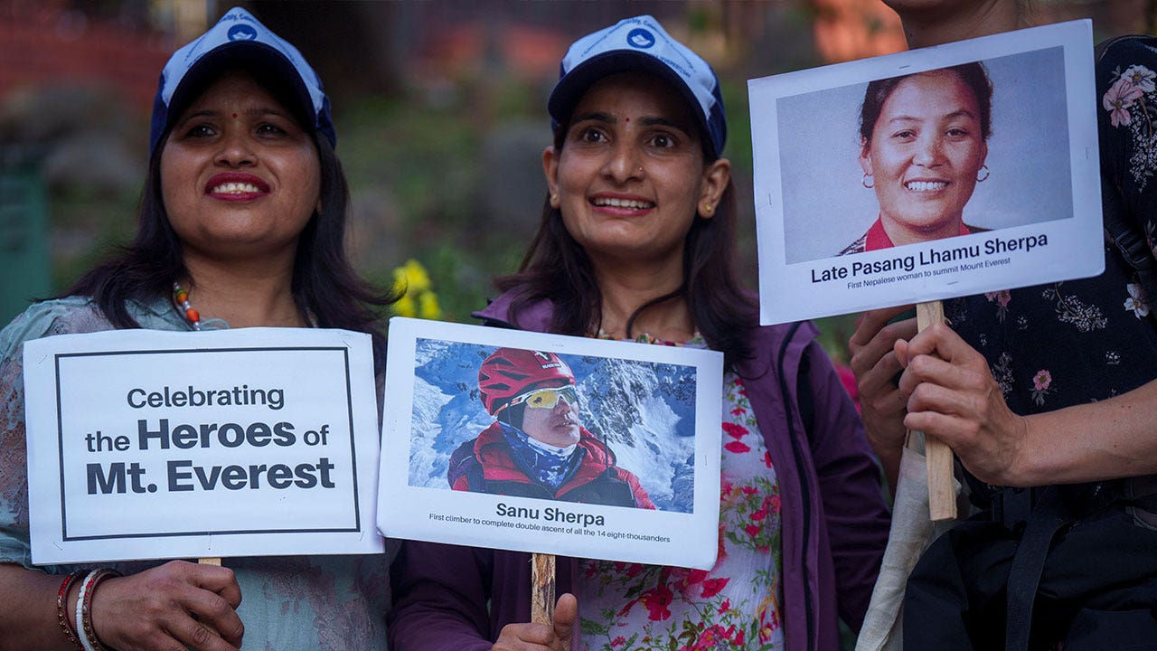 Le Népal rend hommage aux grimpeurs détenteurs de records lors du 70e anniversaire de la première ascension de l’Everest
