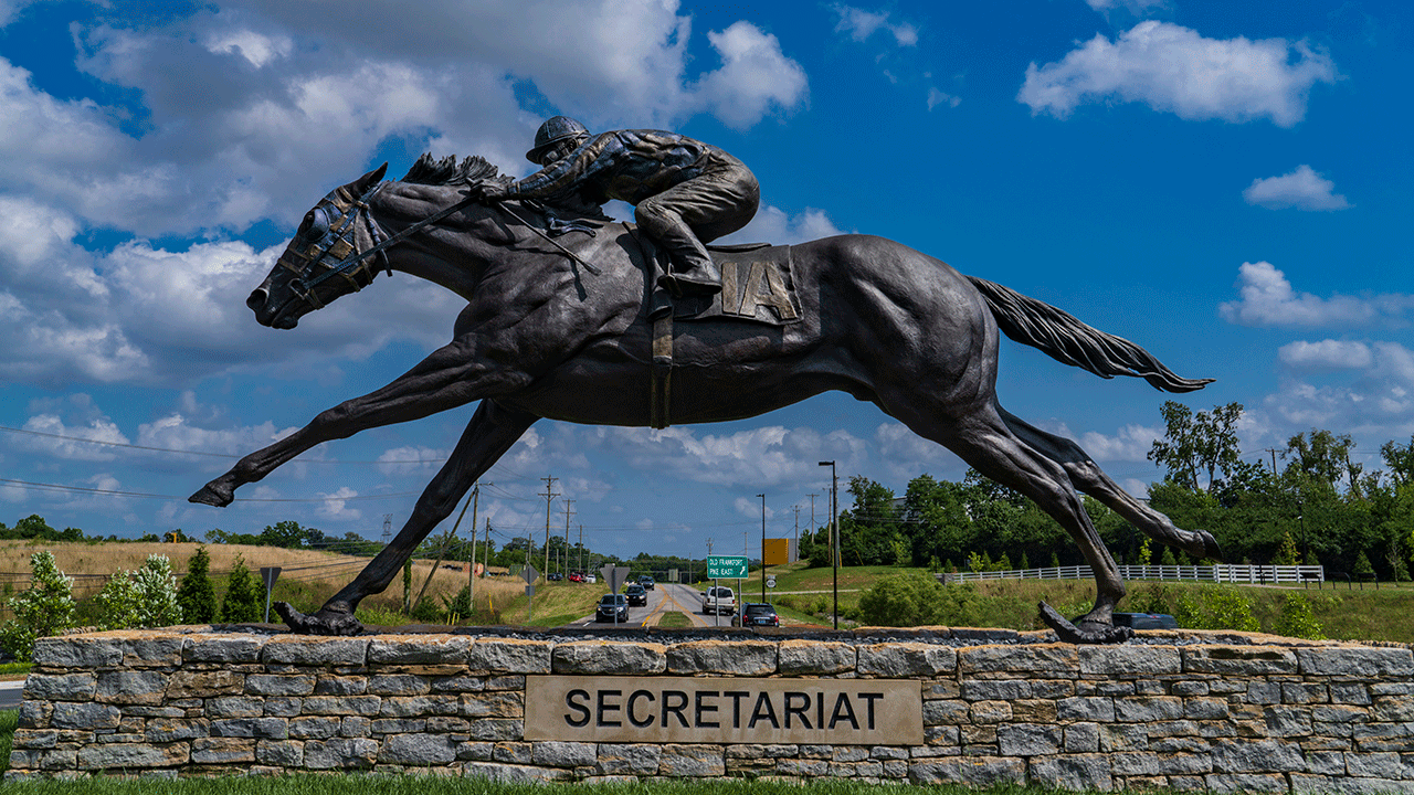 Secretariat statue