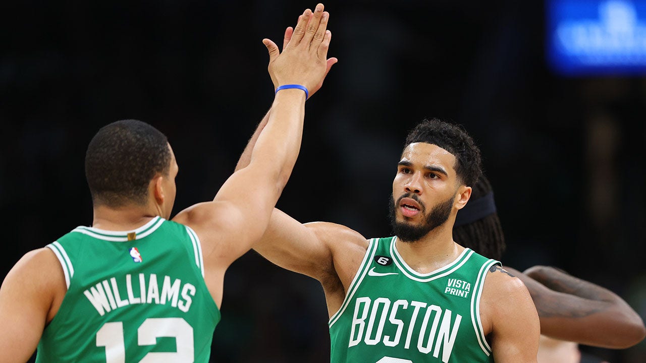 Los Celtics fuerzan la serie de regreso a Miami a medida que se acercan a la historia de la NBA