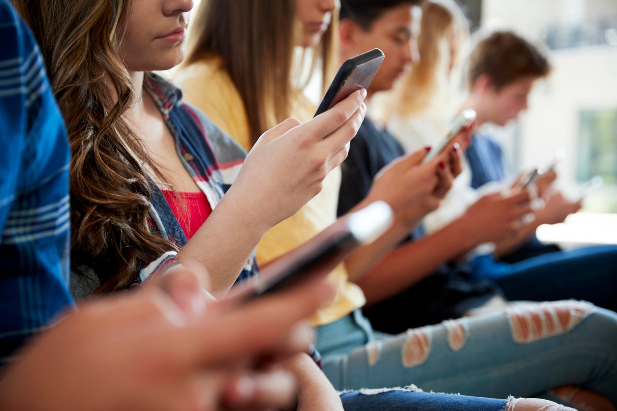 Teens and social media: American Psychological Association issues guidance for safe use and 'instruction'