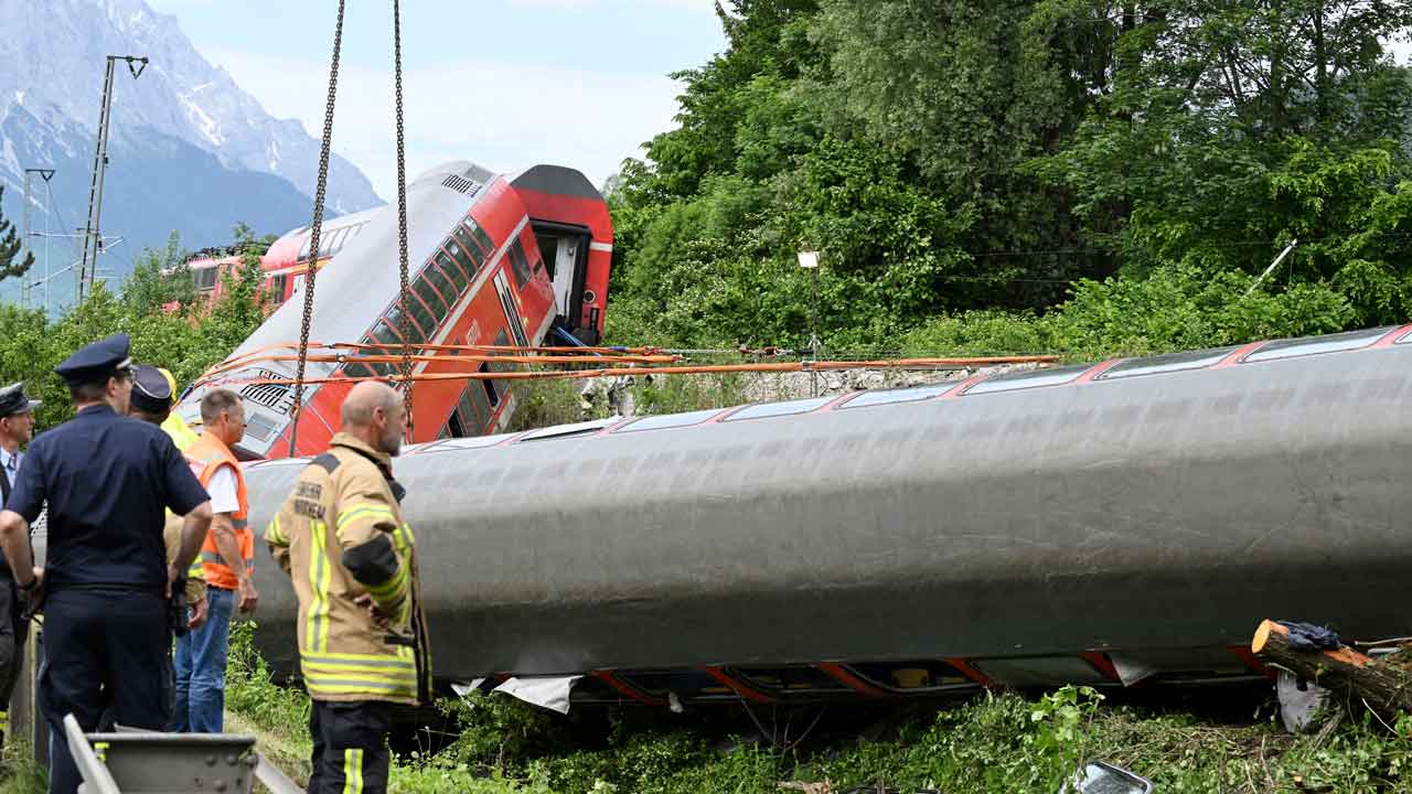 Cause of last year's train derailment that killed 5 in German Alps discovered by investigators