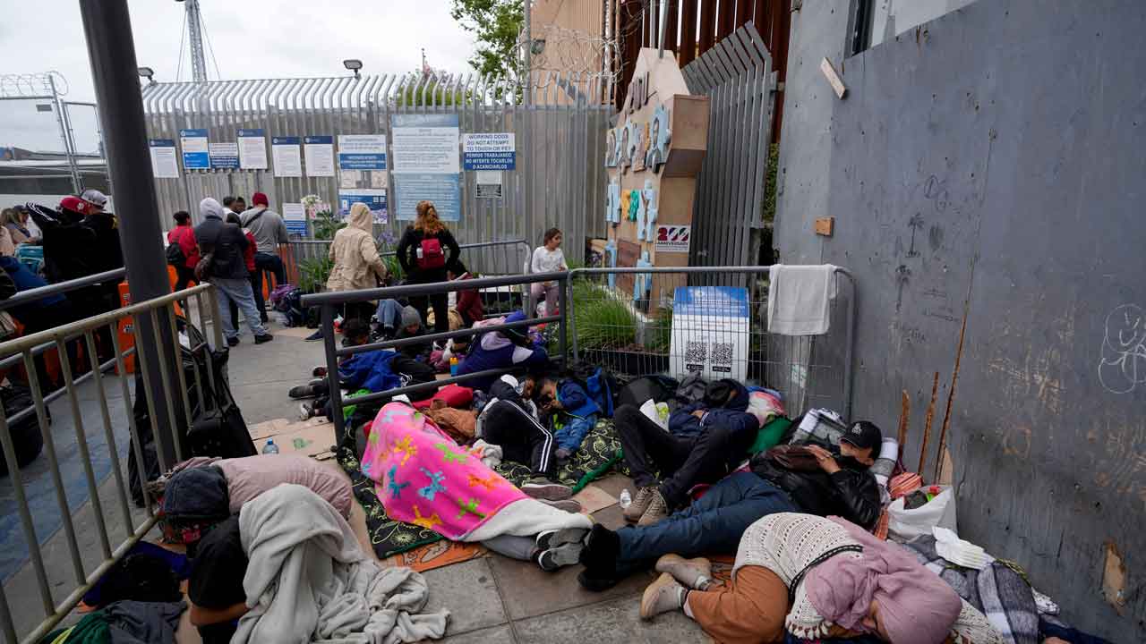 US Government Extends App Slots for Asylum Seekers Near Mexican Border – Second Time in a Month!