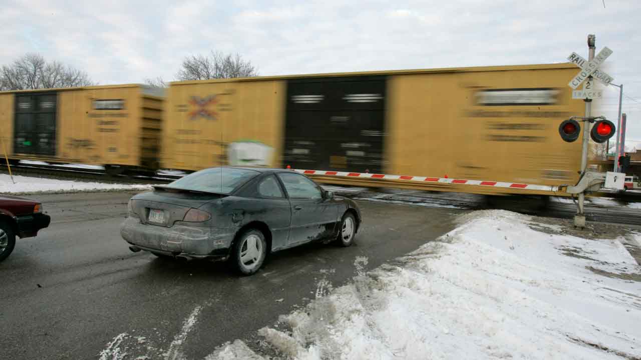 News :Biden administration gives out $570 million in grants to eliminate railroad crossings across US