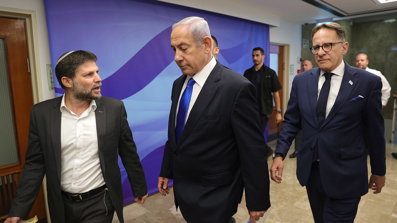 Israeli Prime Minister Netanyahu tells visiting US officials he has received an invitation to visit China