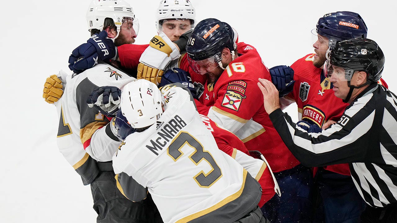 Golden Knights, Panthers players trade blows after Stanley Cup Game 4 as fans trash ice