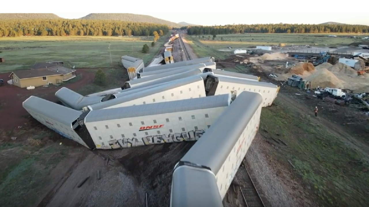 Video captures aftermath of massive train derailment in Arizona