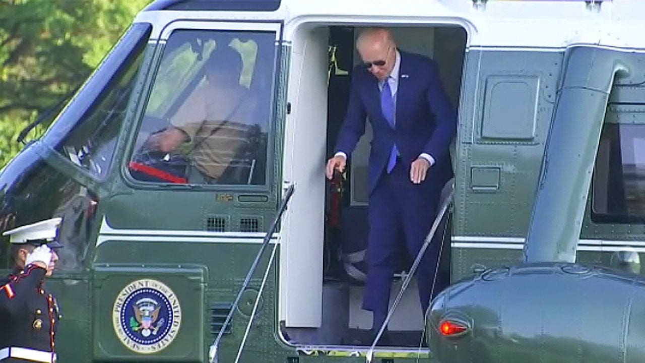 WATCH: Biden hits head while exiting Marine One hours after getting ‘sandbagged’ at Air Force ceremony