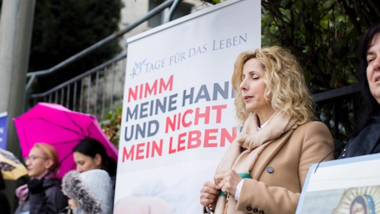 المحكمة العليا الألمانية تلغي الحظر المفروض على الاحتجاجات السلمية بالقرب من عيادات الإجهاض: “مرتاحون حقًا”