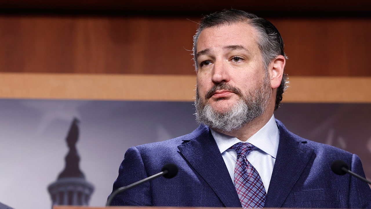 Cruz defends comments about Obama, Iran and nuclear weapons, scolds 'ridiculous' fact-checker