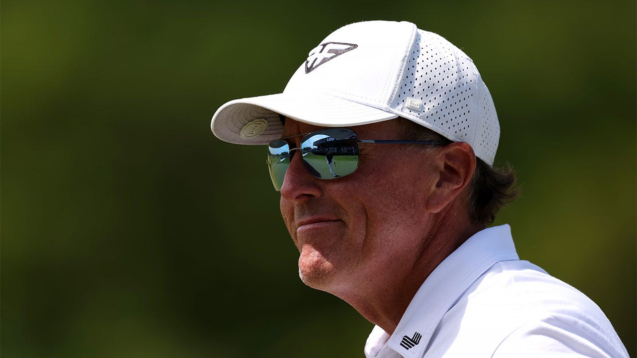 Phil Mickelson takes dig at Rory McIlroy, doesn't think LIV Golf team would want him due to ‘all his bs’