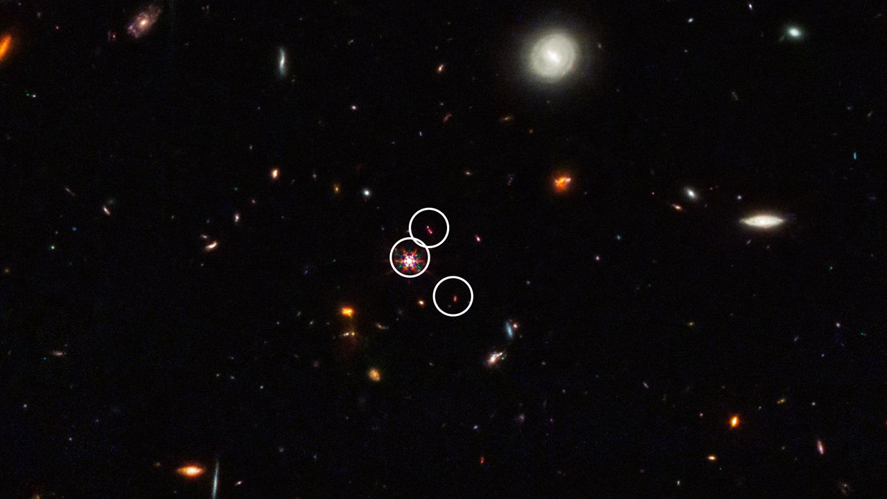 Image du télescope James Webb agrandie pour montrer le quasar