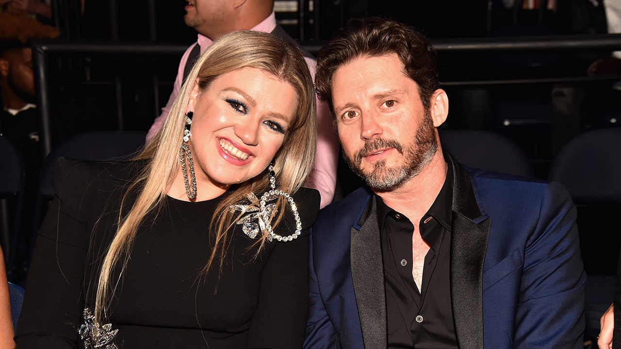 Kelly Clarkson’s ex Brandon Blackstock ordered to pay her 2.6 million