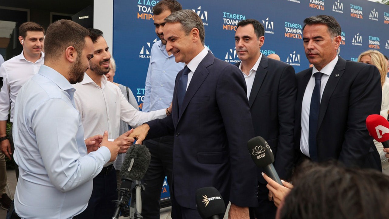 المحافظون اليونانيون يحققون فوزا ساحقا في الانتخابات