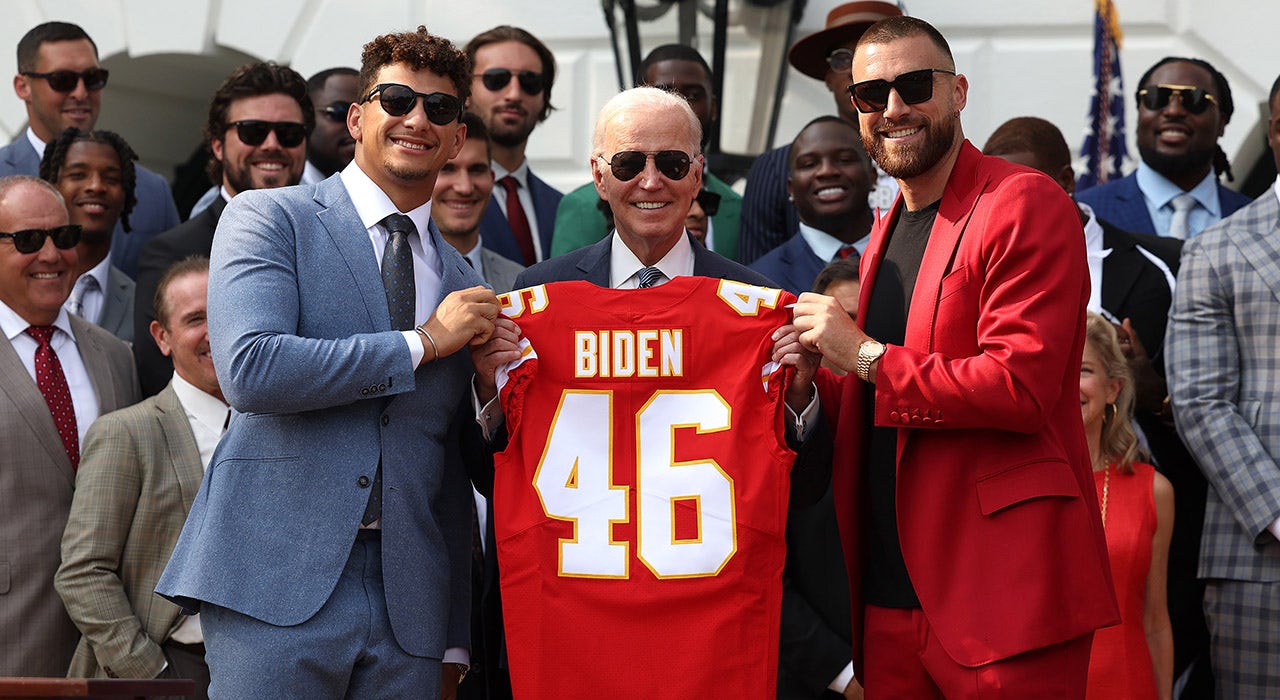 Patrick Mahomes ends Travis Kelce’s attempt to speak hilariously during Chiefs visit to White House