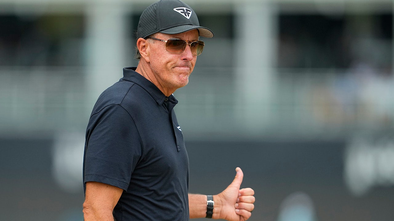 US Open fan ejected from course after heckling Phil Mickelson