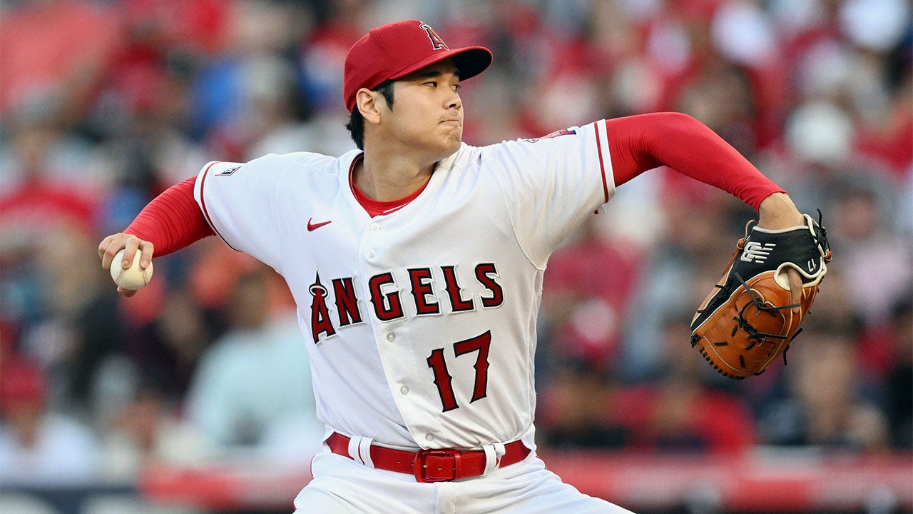 Shohei Ohtani pitches against the White Sox