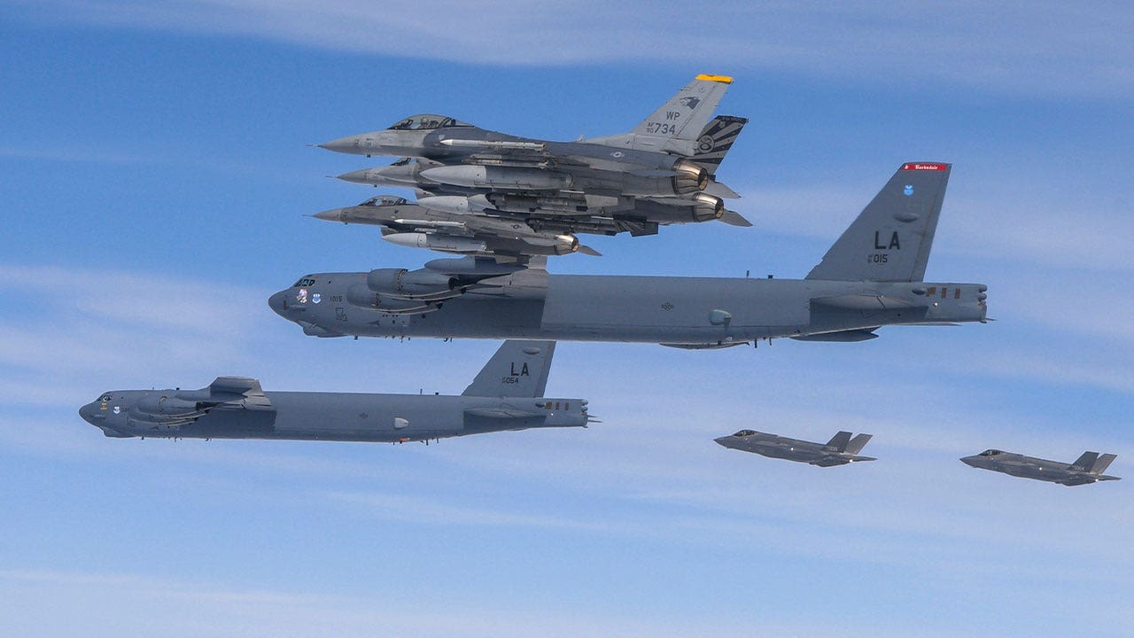 كوريا الشمالية تحذر من أنها قد تسقط طائرات تابعة للقوات الجوية الأمريكية تدخل مجالها الجوي