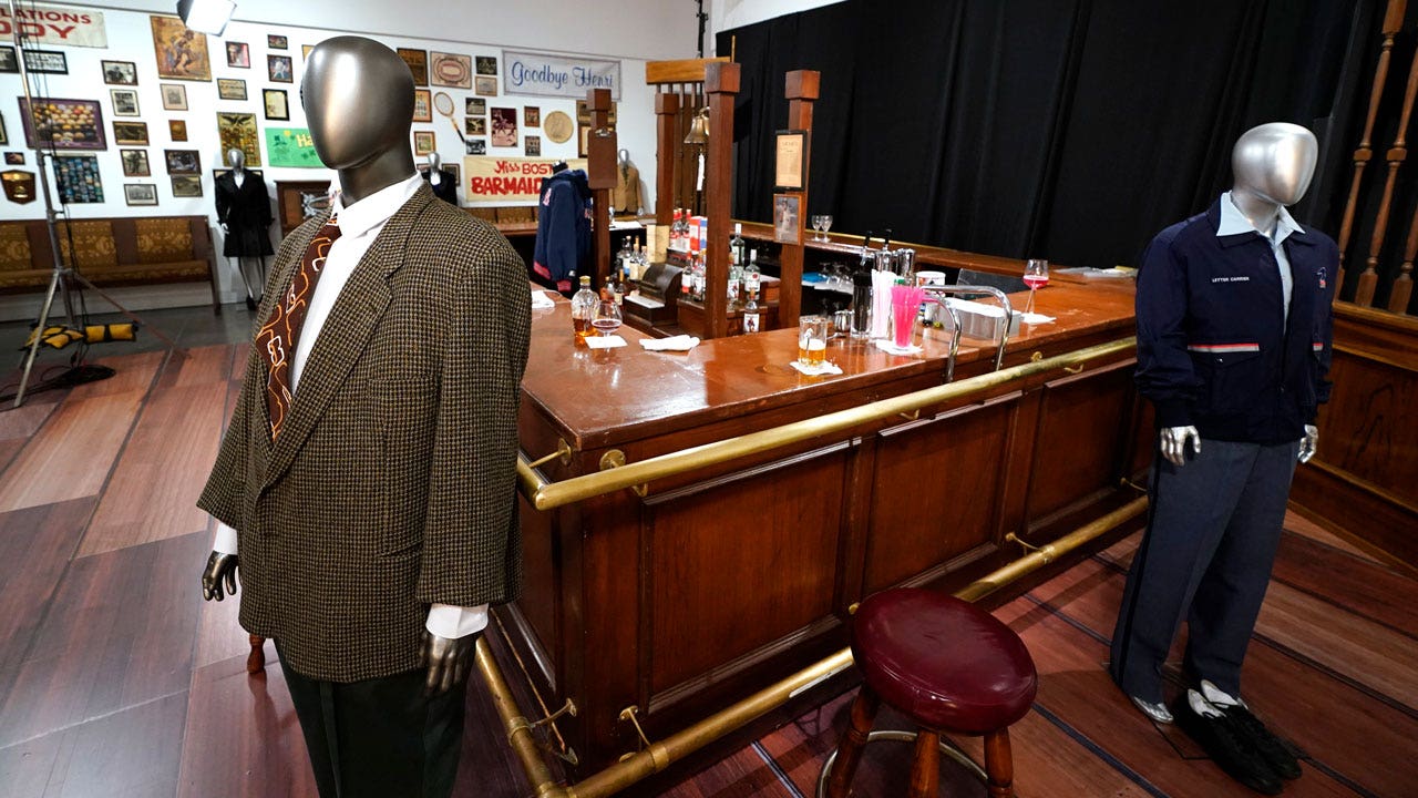 'Cheers' bar fetches $675K at classic TV auction in Dallas
