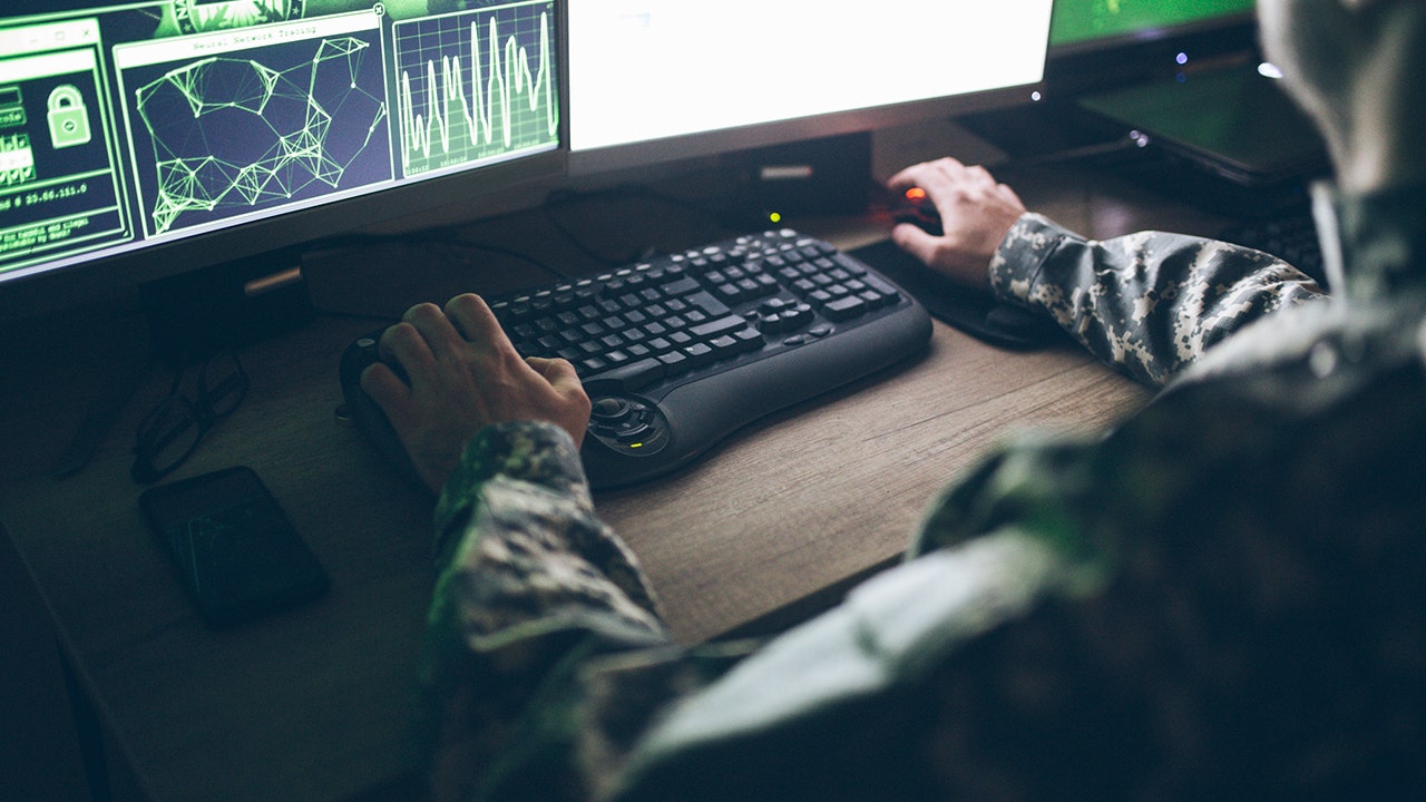 us soldier working on a computer