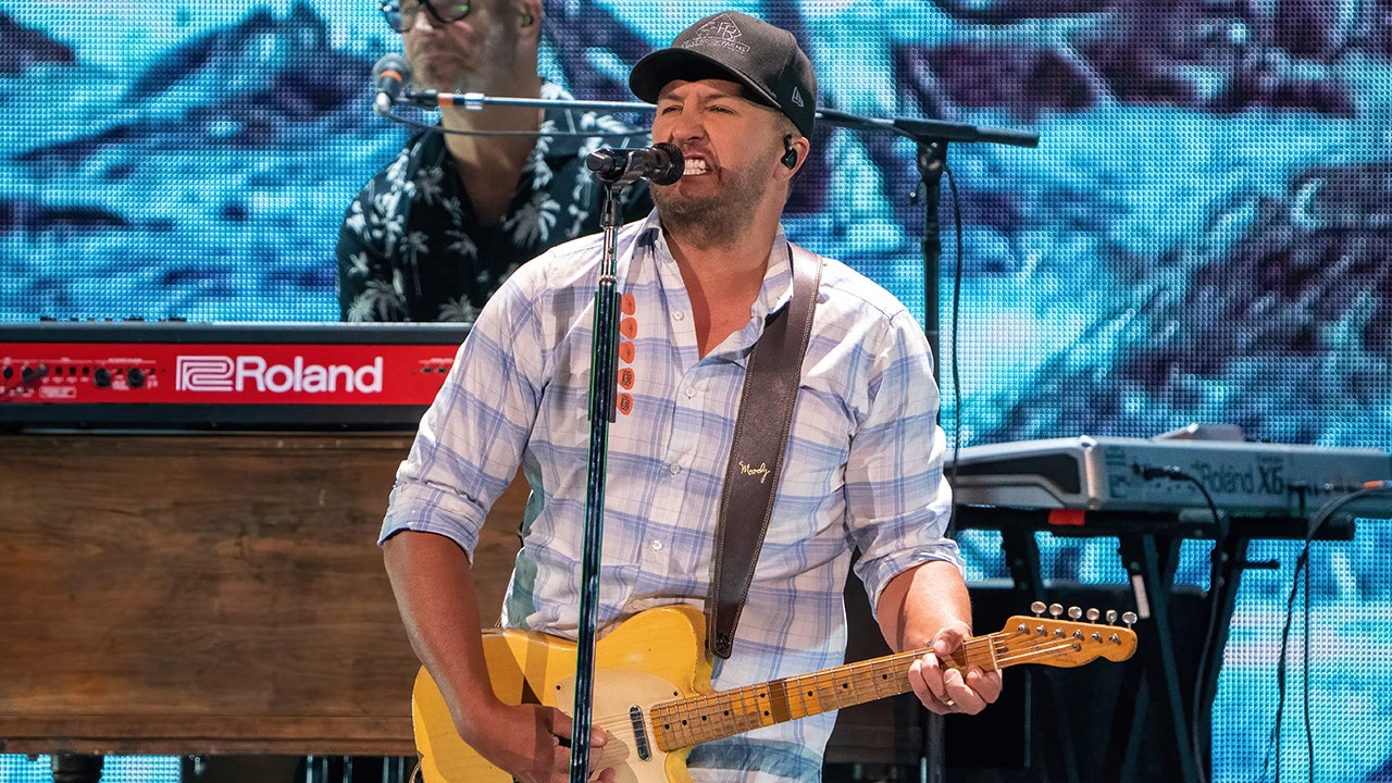 Garth Brooks Nashville Concert: Singer On Postponed Nissan