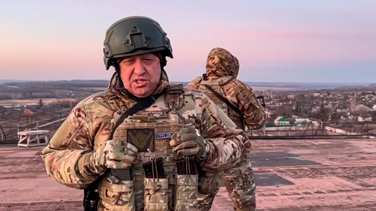 قال قائد المرتزقة الروسي إن قواته وصلت إلى روستوف أون دون بعد دعوة للتمرد المسلح