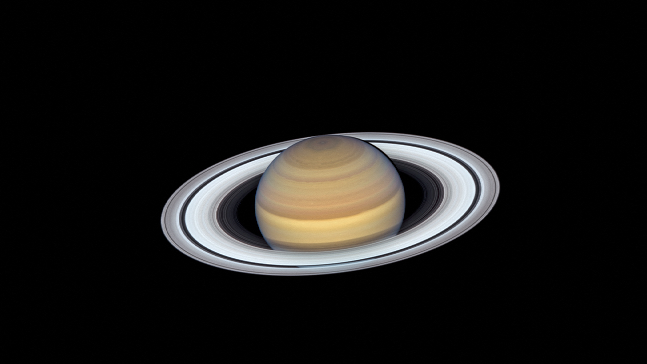 Saturne aux anneaux vu de Cassini 