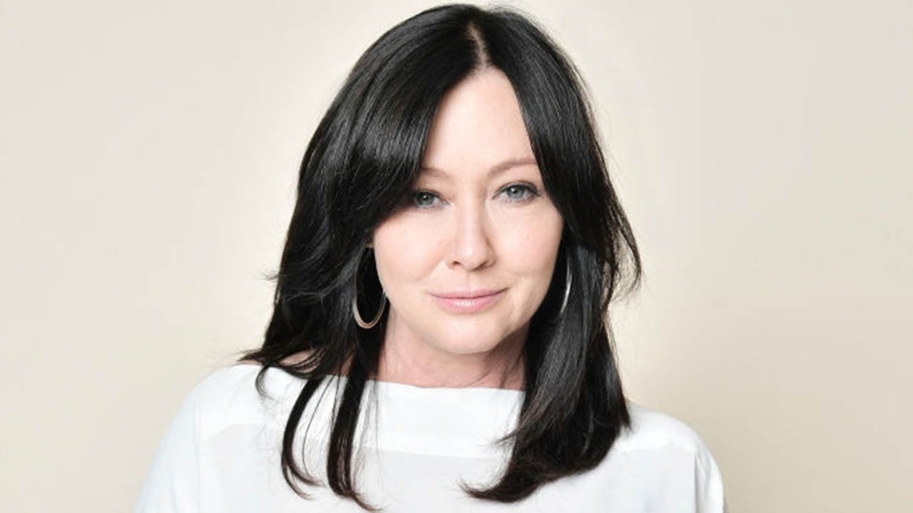 Shannen Doherty 'doing OK' after revealing cancer has spread to her brain;  celebrity friends show support