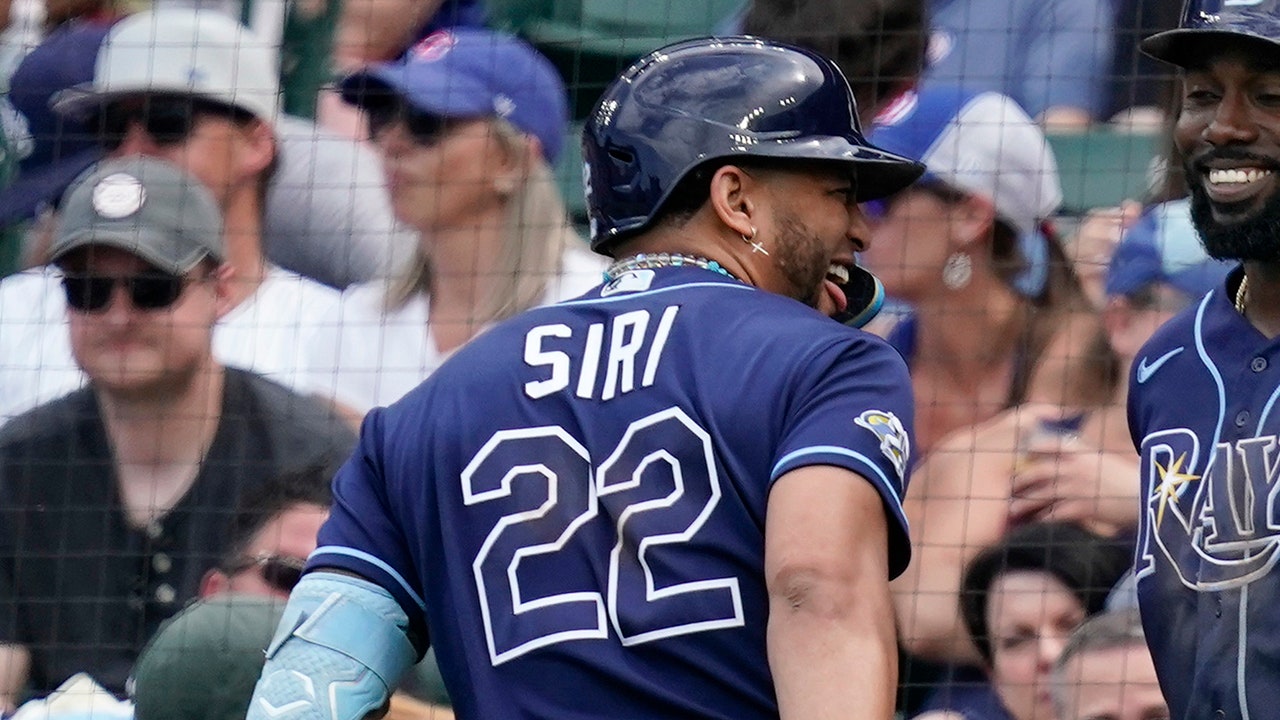 Red Sox announcer sets off his iPhone’s ‘Siri’ after announcing at-bat of Rays player with same name