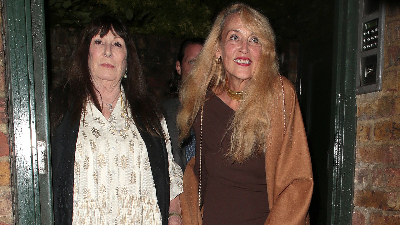 Anjelica Huston and Jerry Hall arriving to mick jagger's birthday party