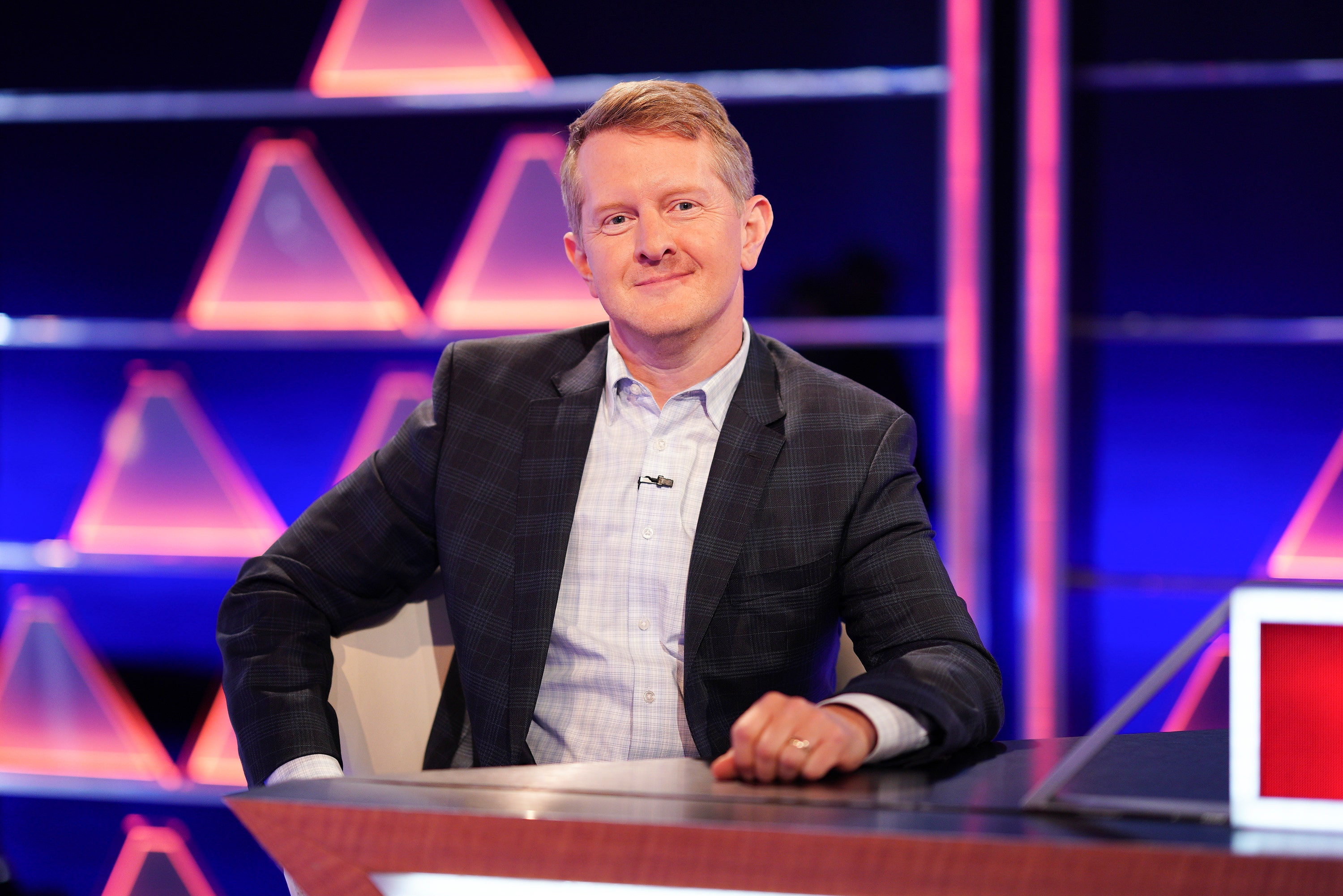 ‘Jeopardy!’ host Ken Jennings leaves fans baffled as he loses game show
