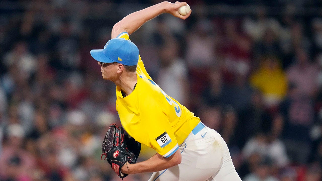 Nick Pivetta throws pitch