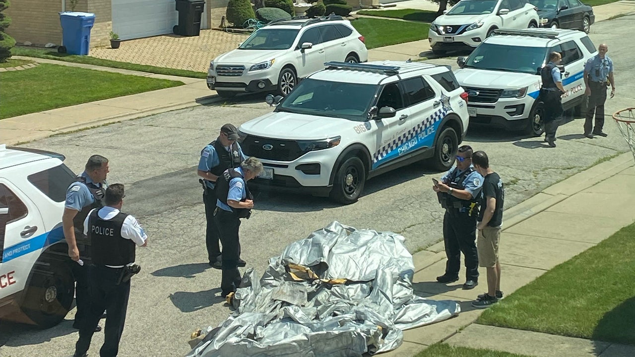 United Airlines emergency evacuation slide falls from plane into Chicago neighborhood