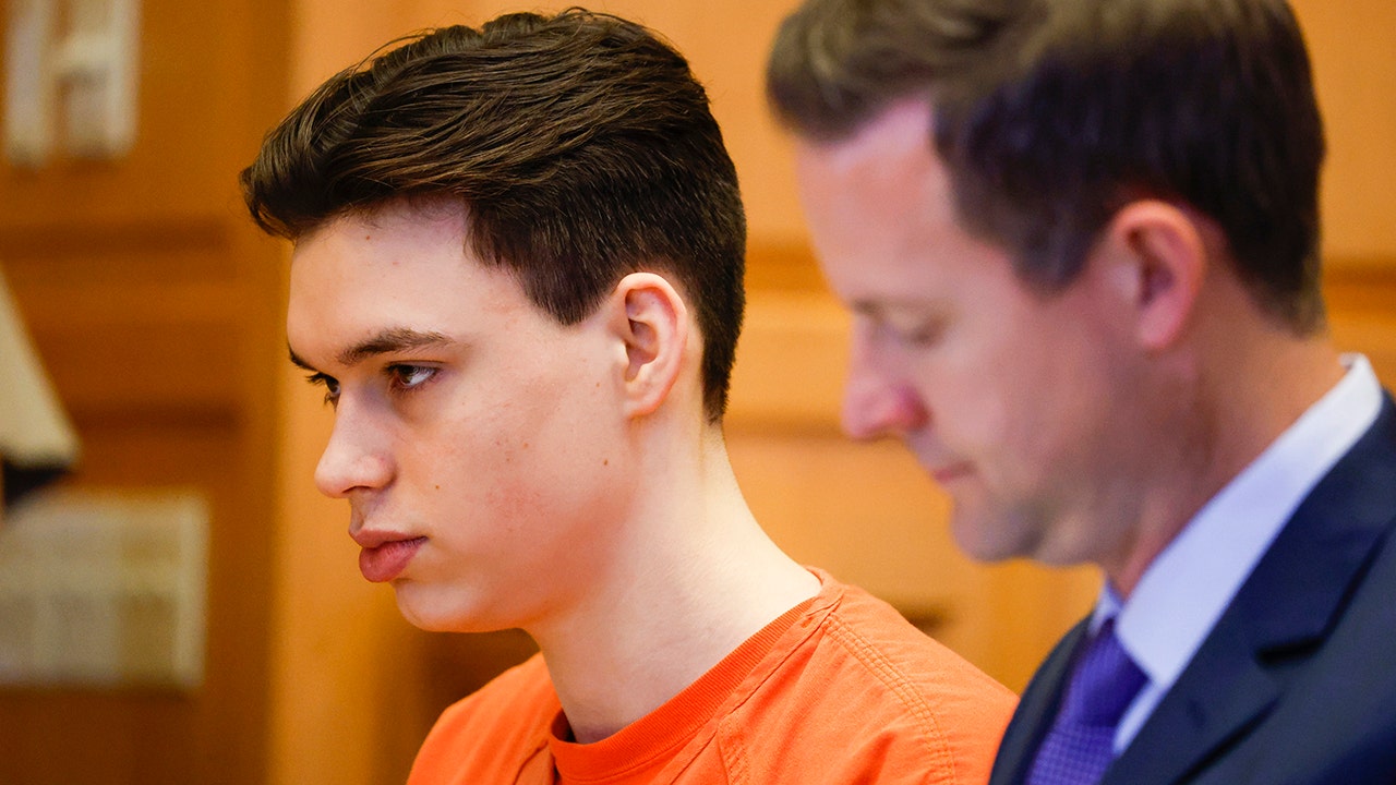 Iowa teen who beat Spanish teacher to death in park, hid body under tarp gets life in prison