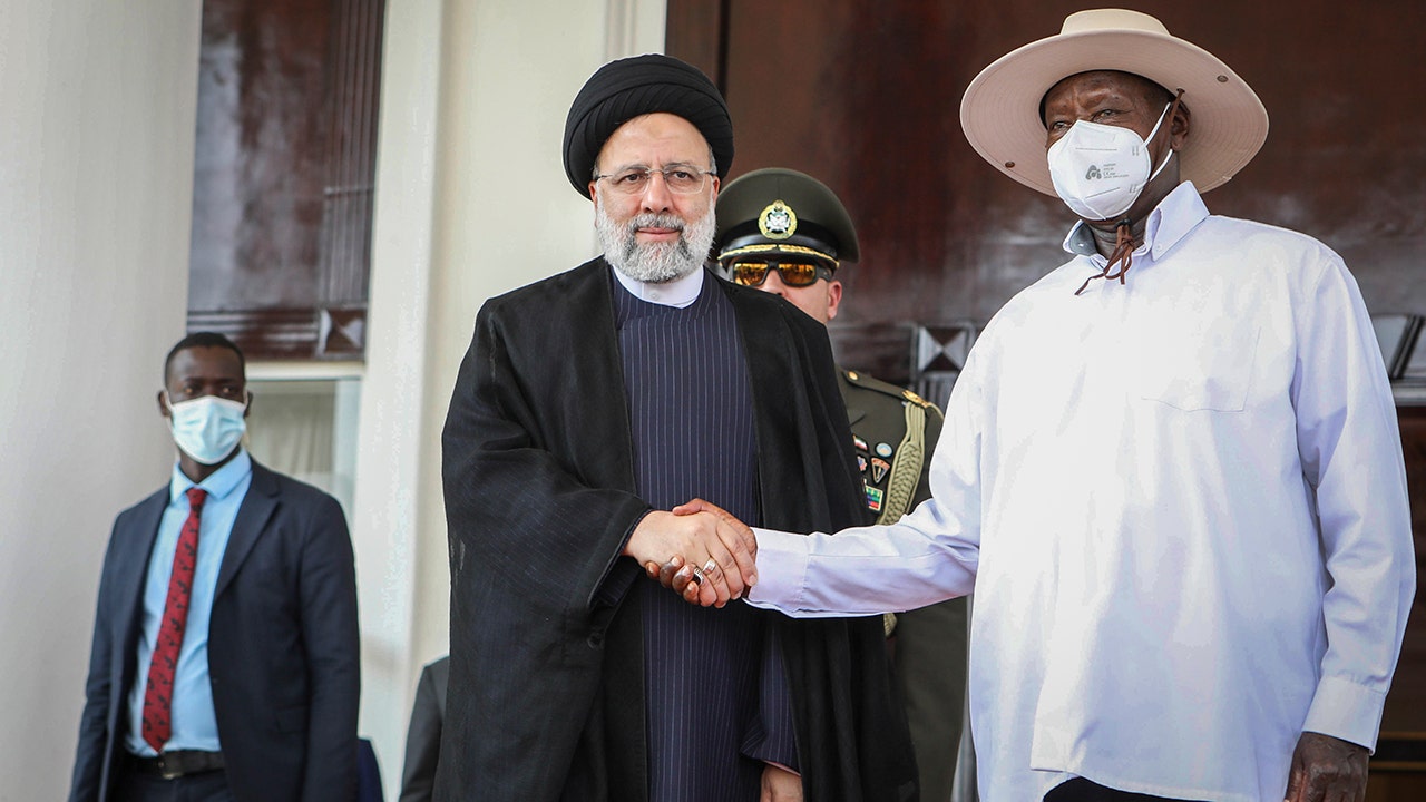 الرئيس الإيراني يقوم برحلة نادرة إلى إفريقيا وينتقد الدول الغربية