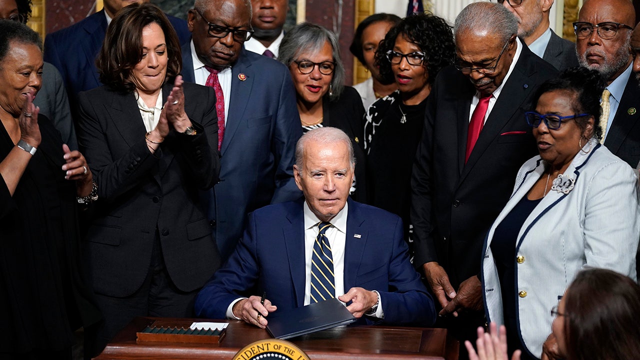 Biden unterzeichnet die Proklamation von Emmett Till