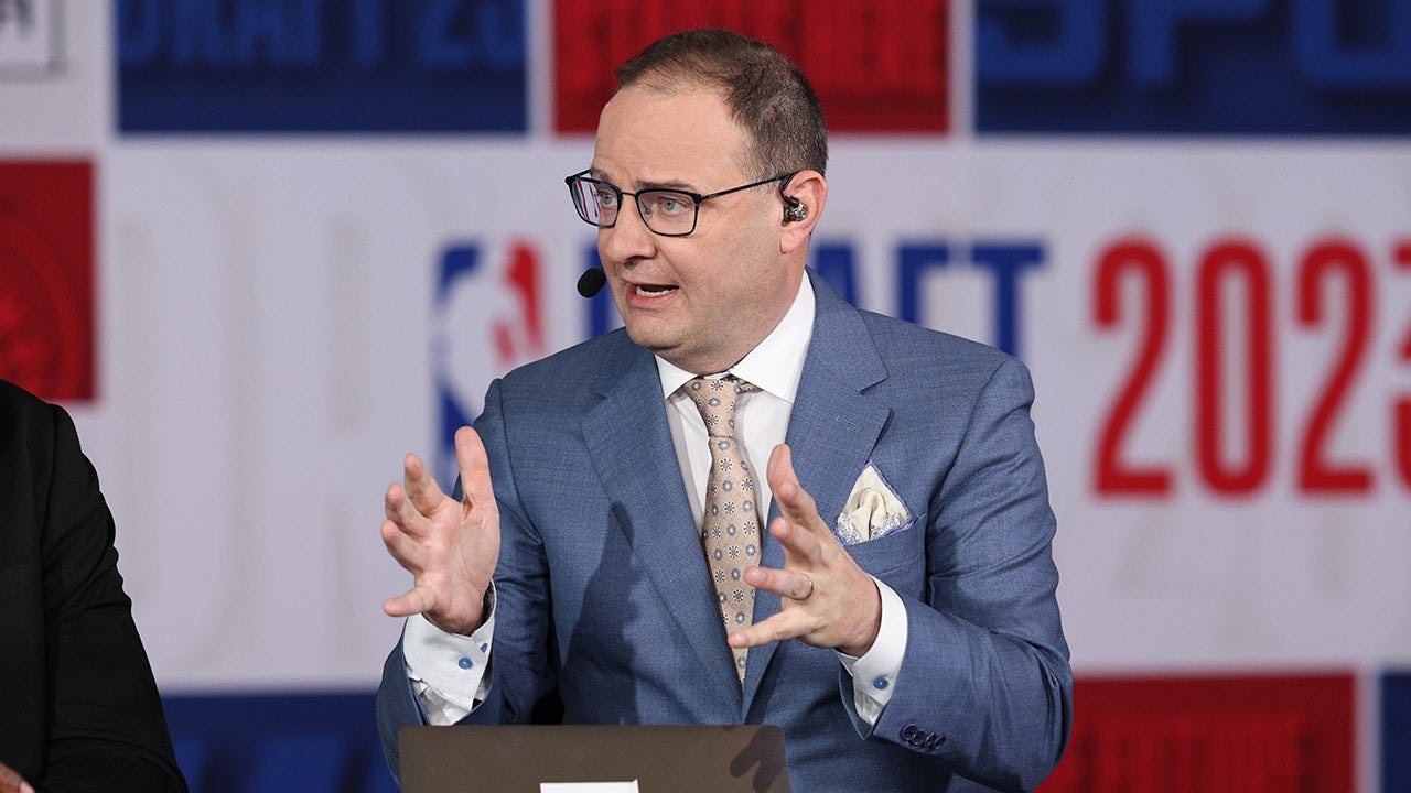 Adrian Wojnarowski habla antes del Draft de la NBA