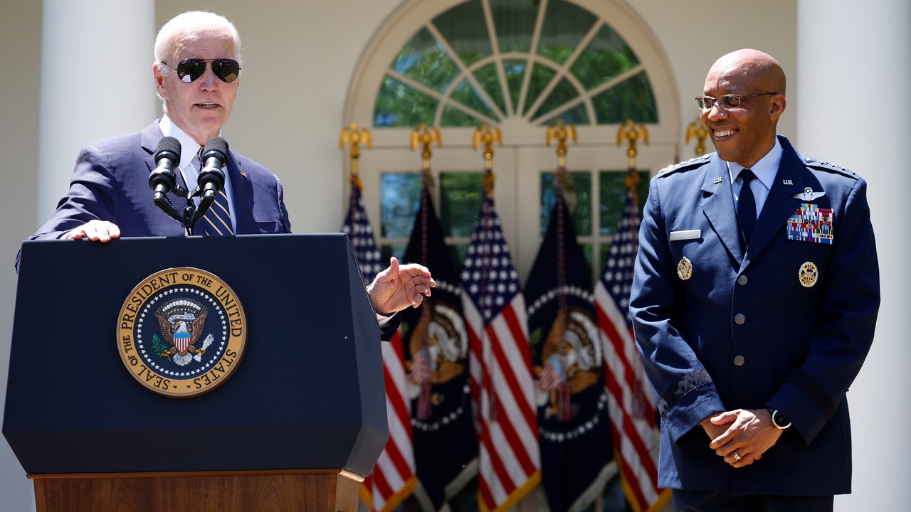 Brown with Biden at the White House
