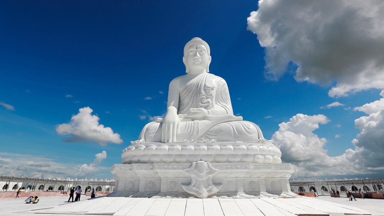 تمثال من الرخام بوذا
