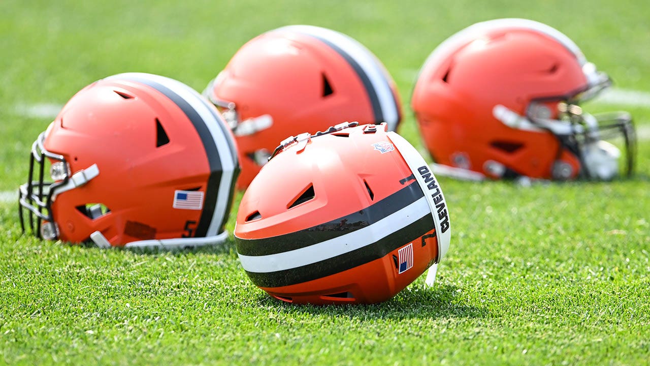 Browns alternate helmet, uniform combination appears to reignite beef with  rival Bengals