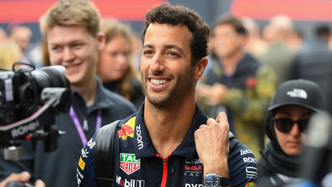 Daniel Ricciardo walking