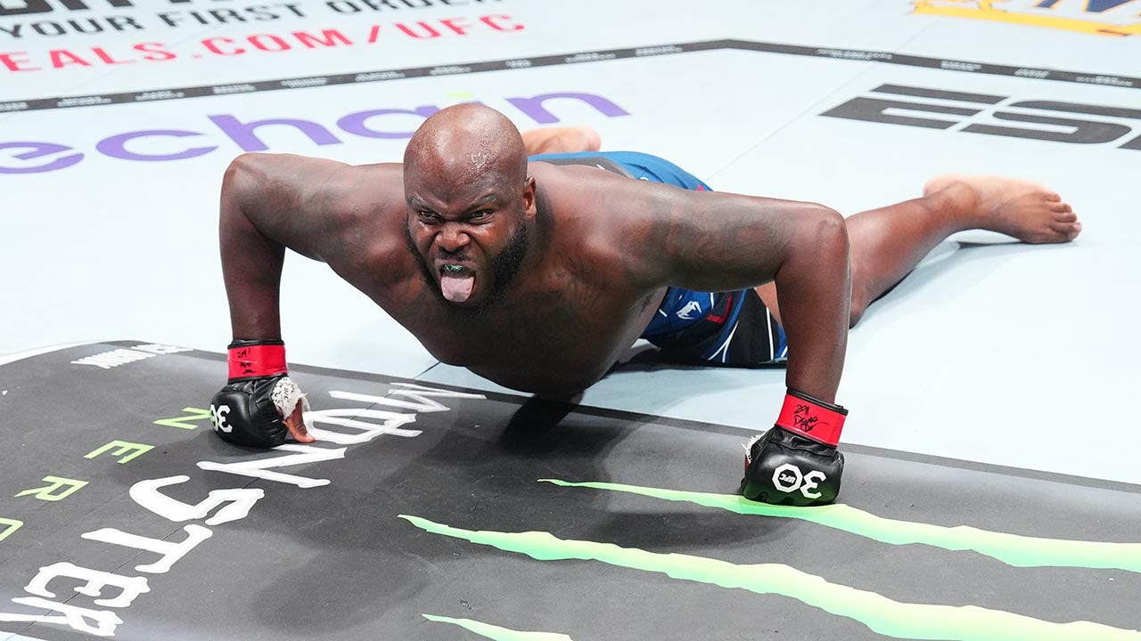 Derrick Lewis celebrates