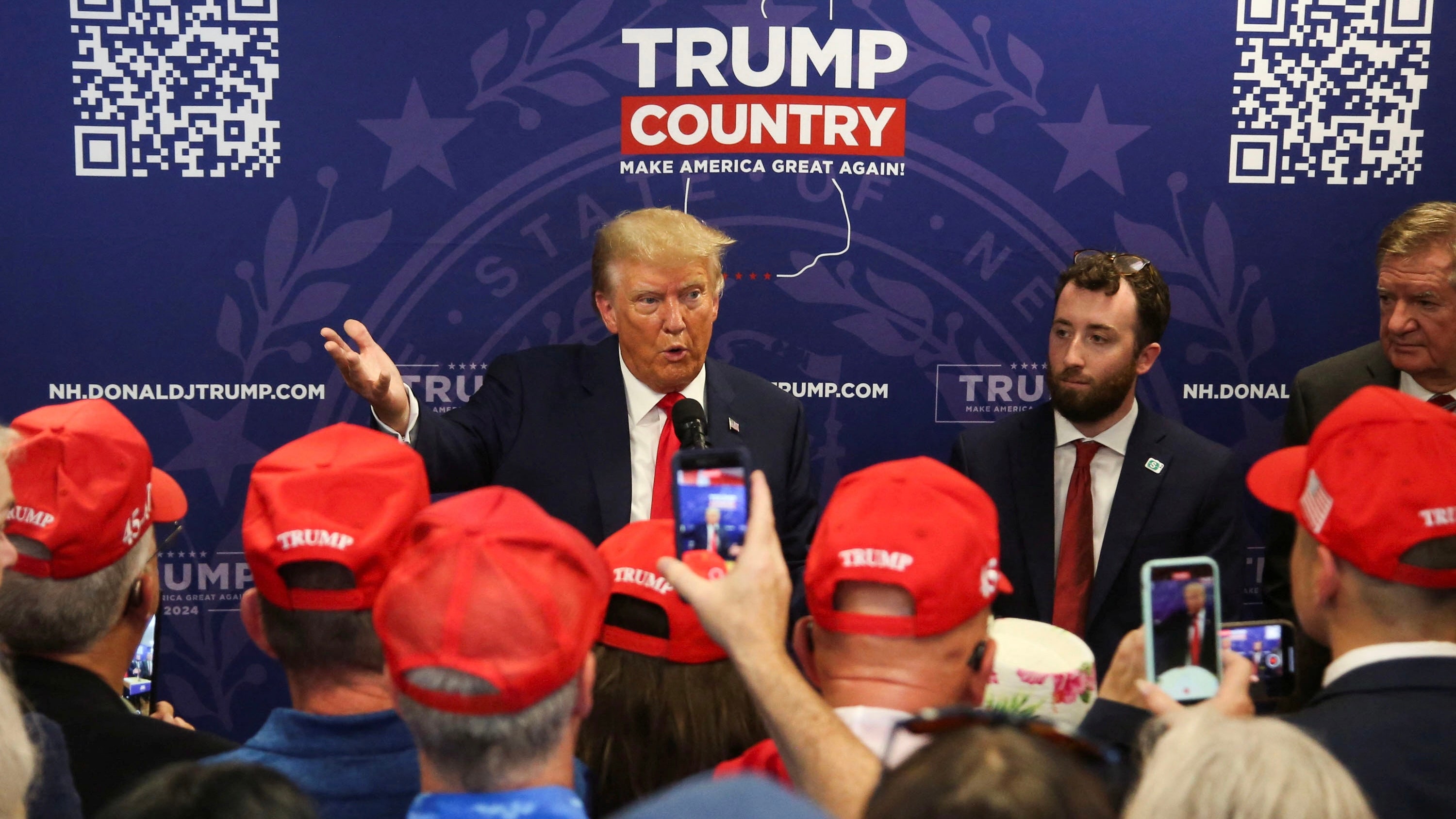 Trump maintains dominant lead among 2024 Republican candidates as GOP field  narrows: CBS News poll - CBS News