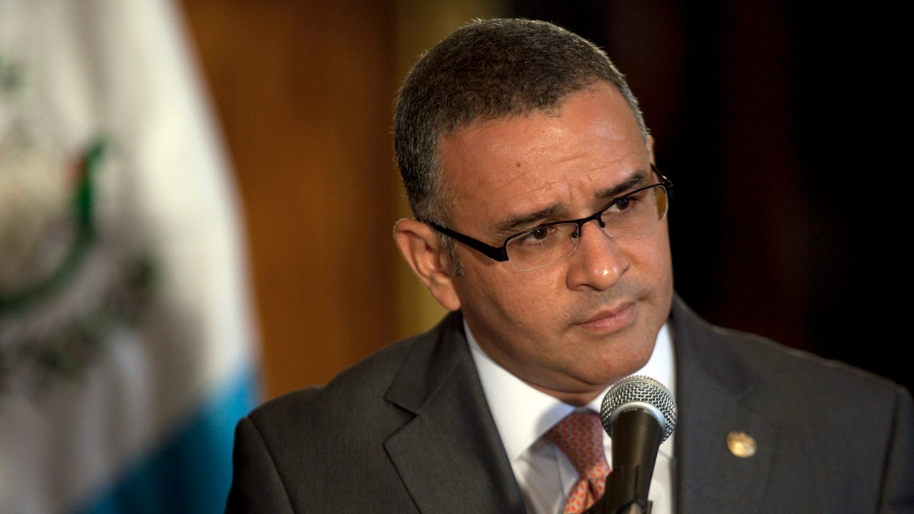 وزارة الخارجية تفرض عقوبات على رئيسين سابقين للسلفادور
